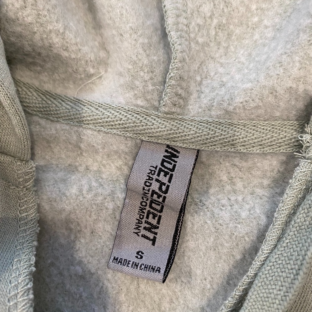 Pure Barre Sage Green Circle P Hoodie - Picture 4 of 4